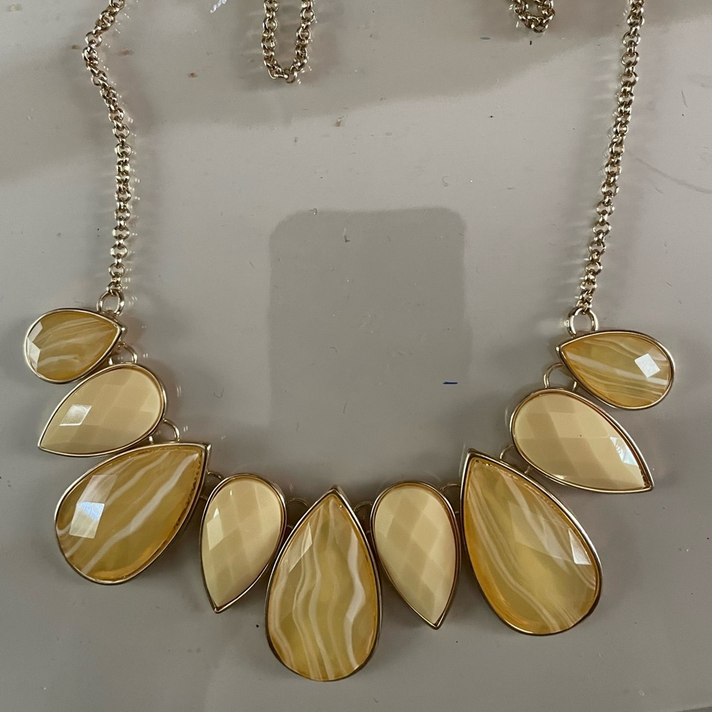 Teardrops necklace quiet elegance